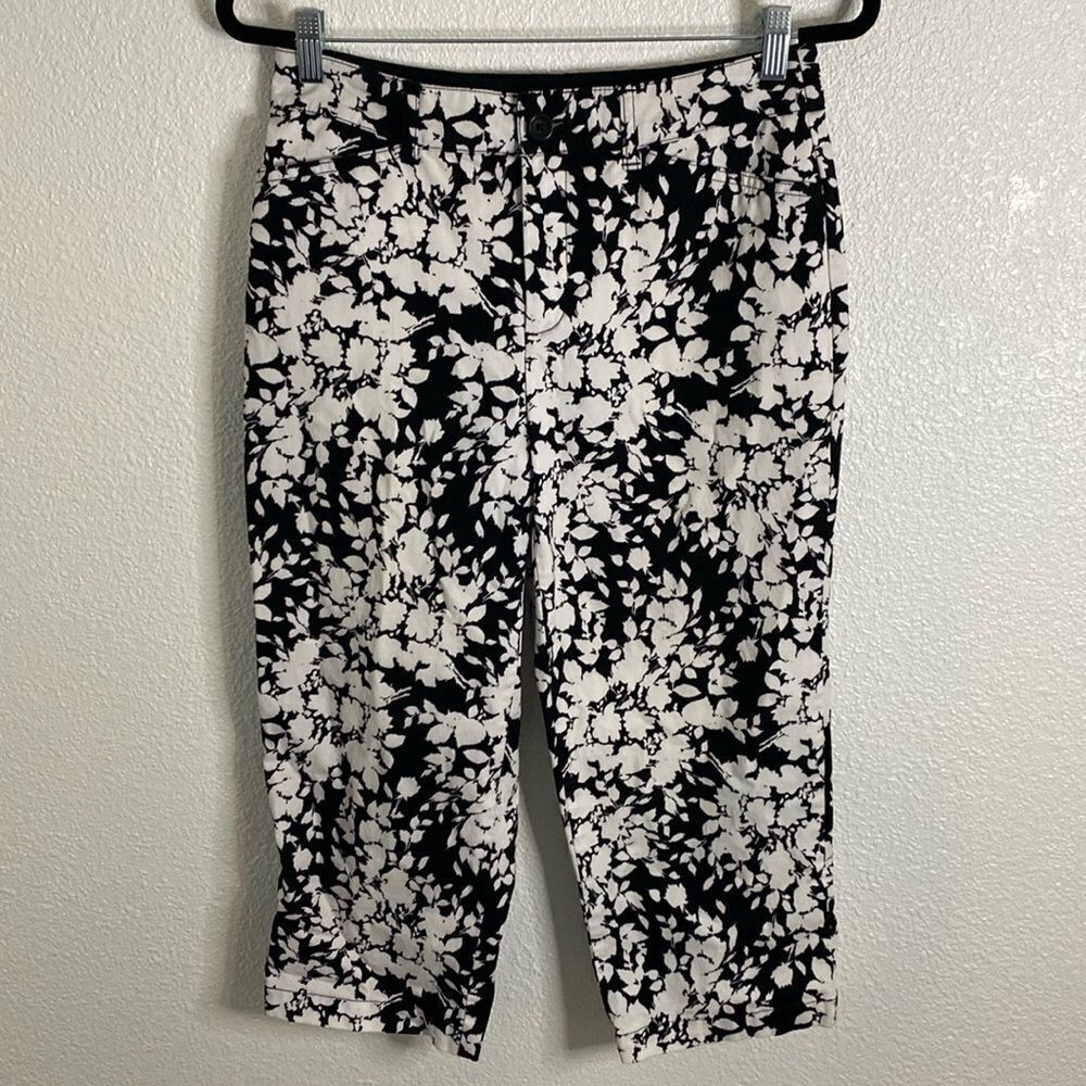 Croft & Barrow-Classic Fit black and white print Capri pants- Size 4
